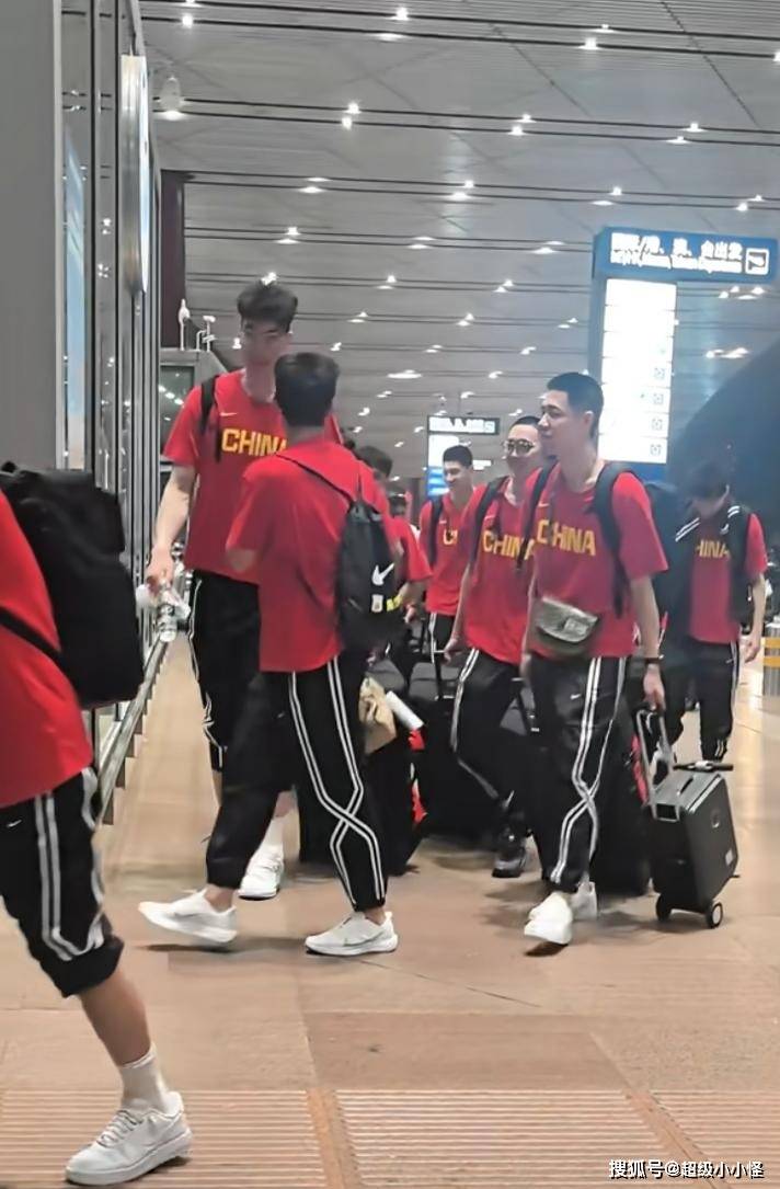 中国男篮接, A发展, 天到达杭州