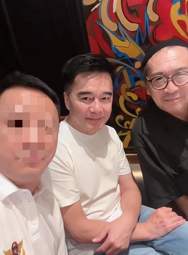 利落, 汤世明, 在中间的位