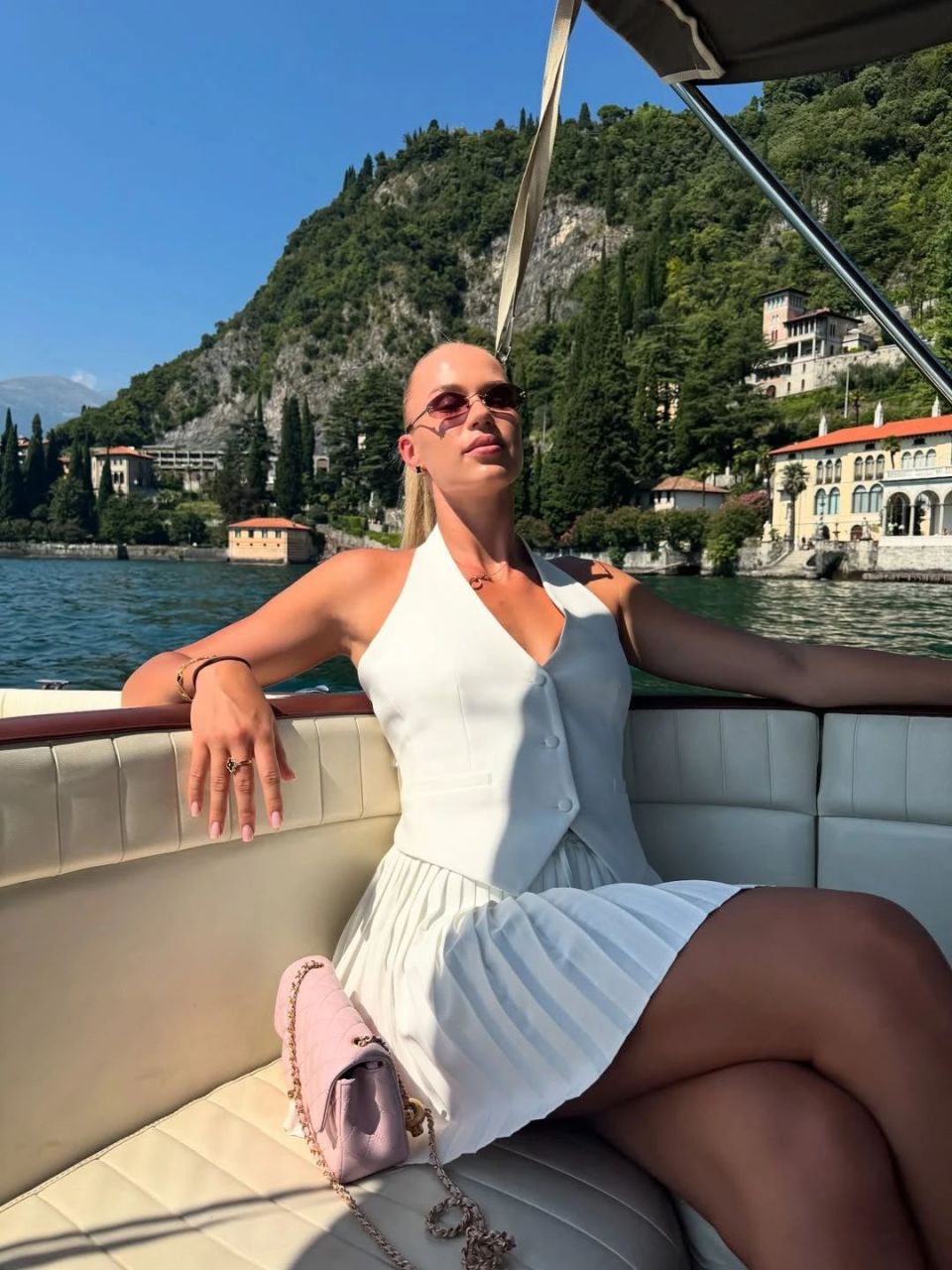 她们同样追, 莫湖的湛蓝 她们同样追, 莫湖的湛蓝