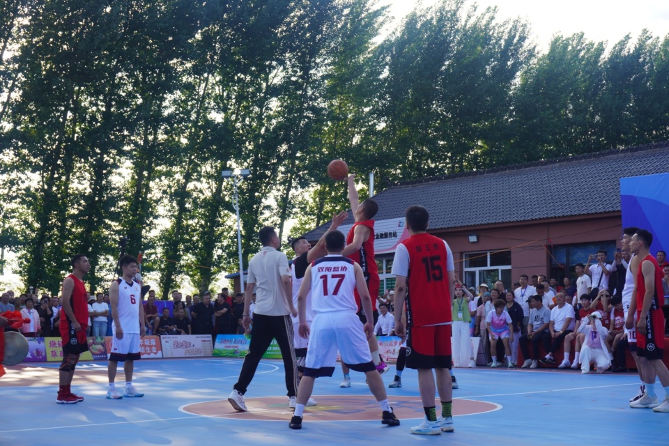 实习记者杨, 次陈列