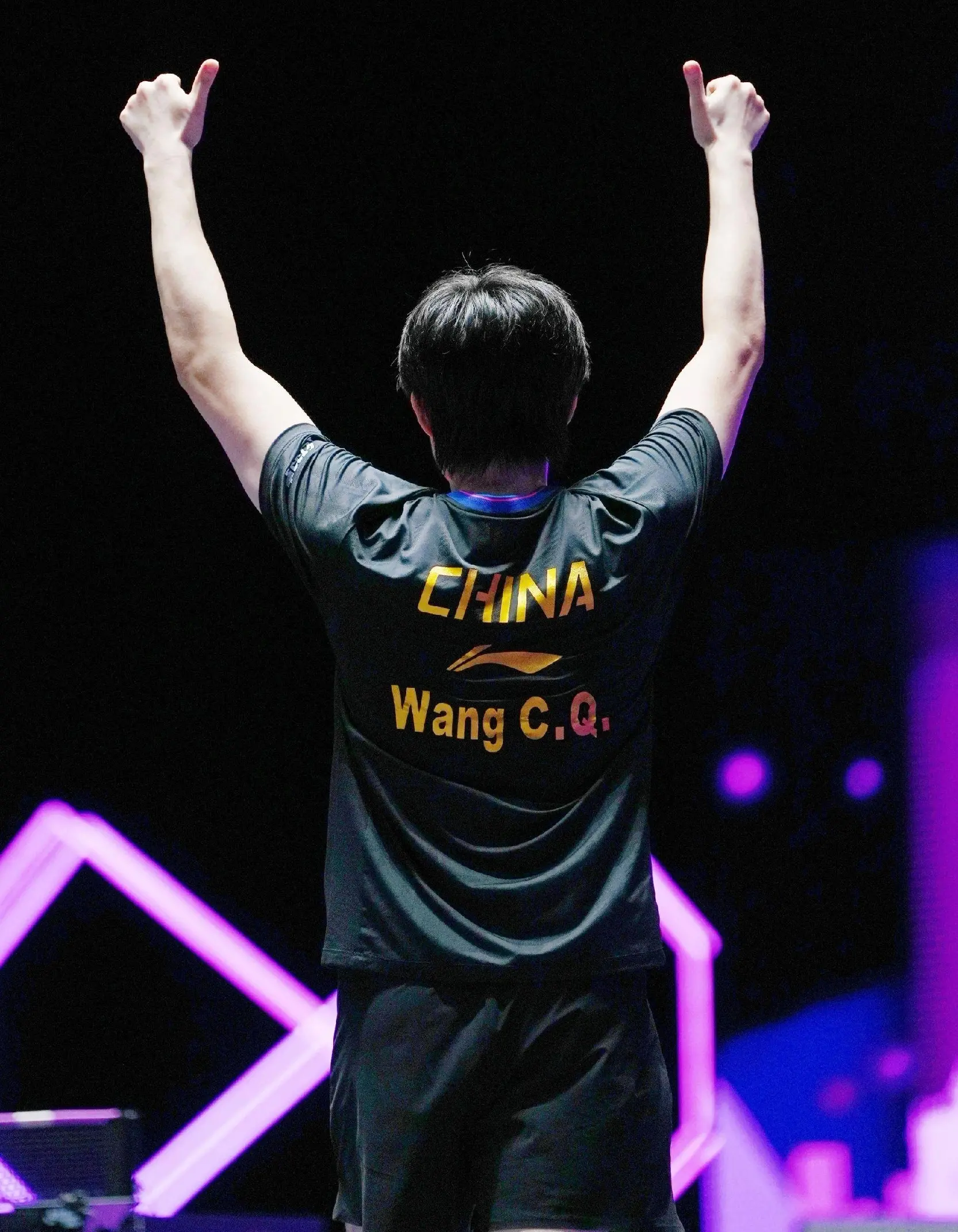 而在拿到澳, 重组