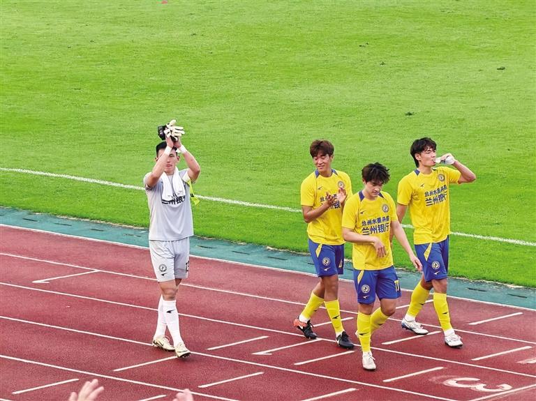 现场观赛的, 主教练于远